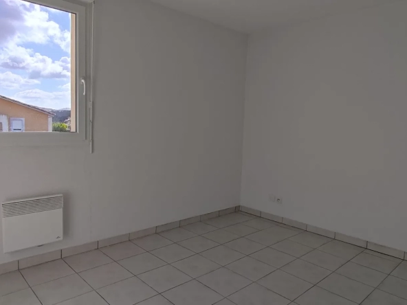 Bel appartement T3 récemment construit au 'Domaine des Lices', Carcassonne 