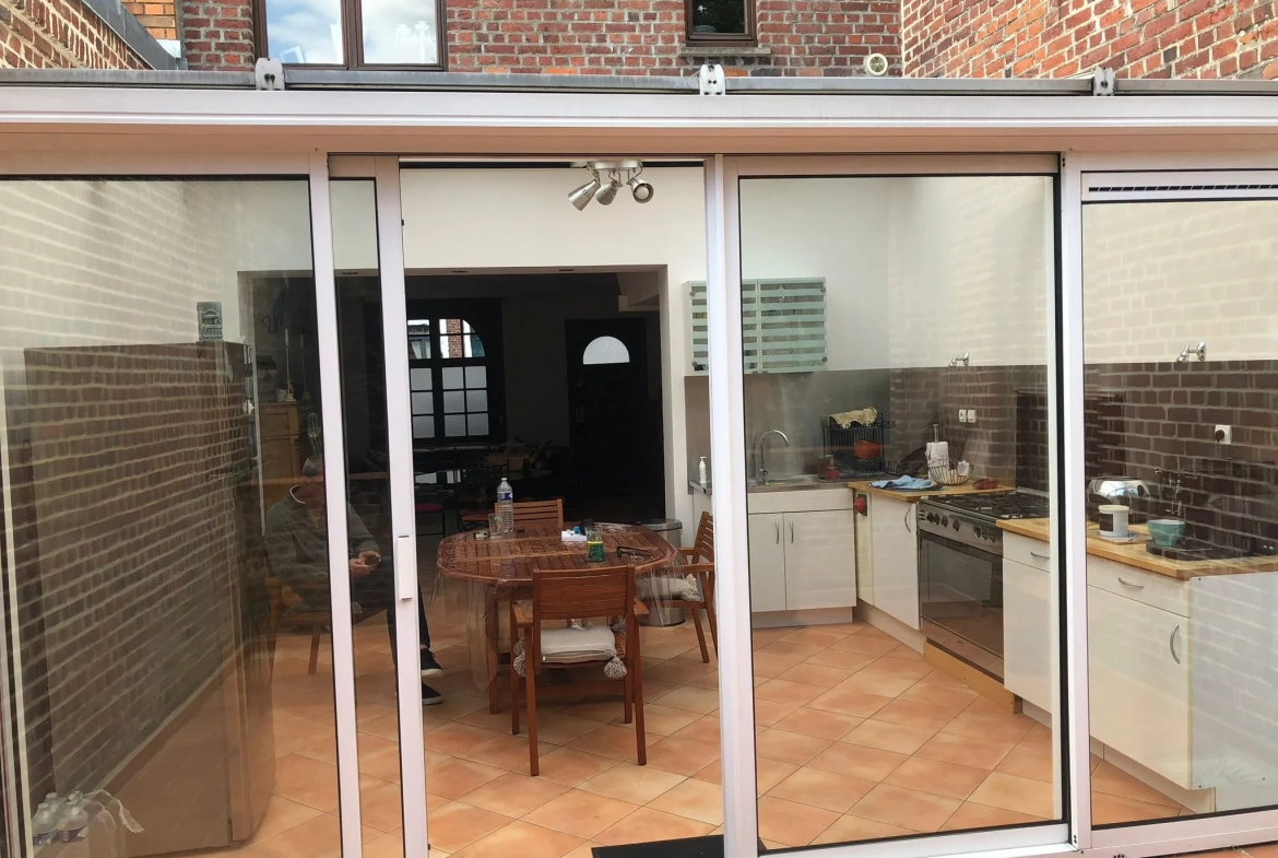 Maison de 1930 avec Véranda et Suite Parentale à Lomme 