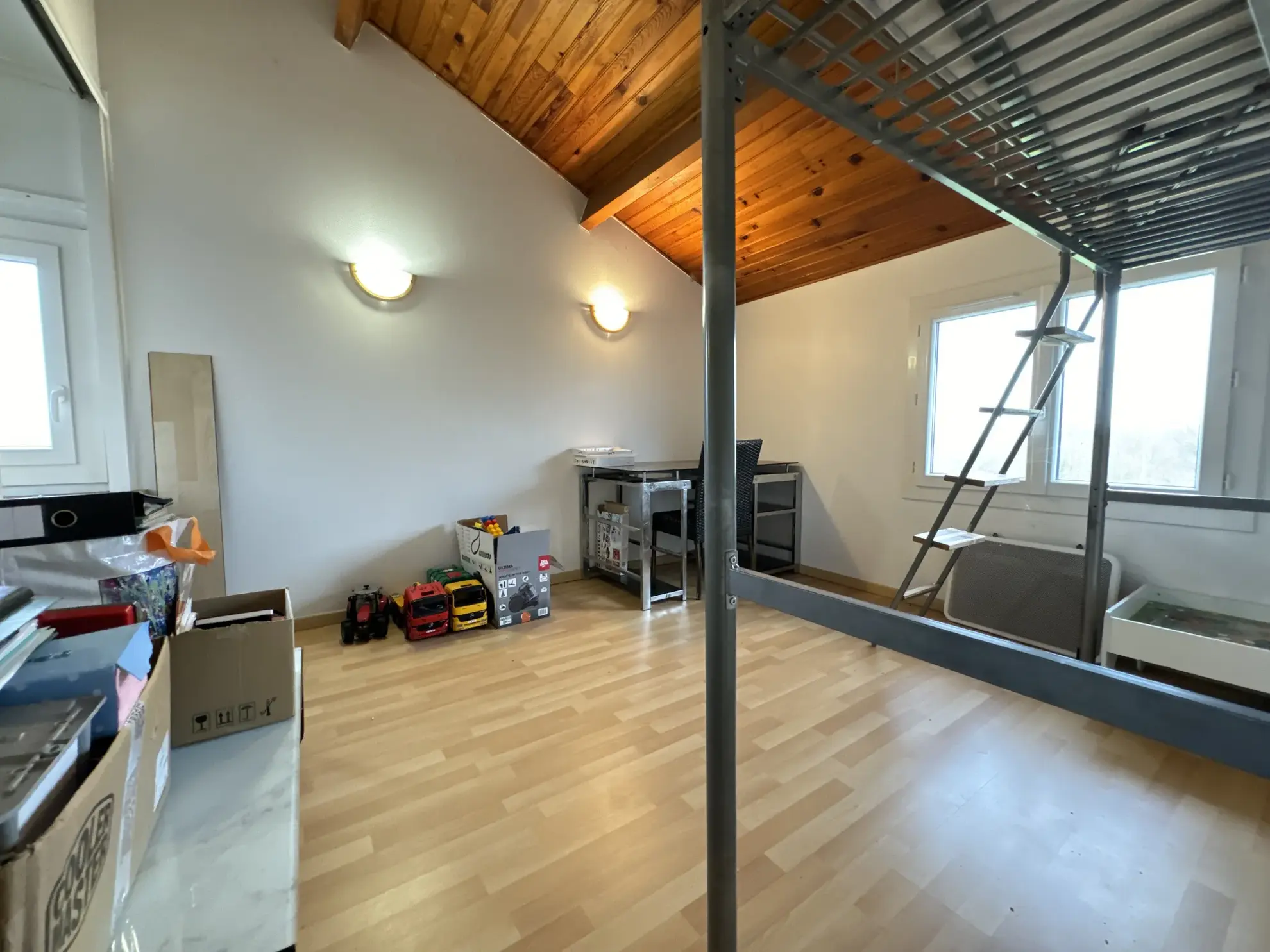 Maison à Trémons avec 5 chambres, gîte indépendant et piscine 