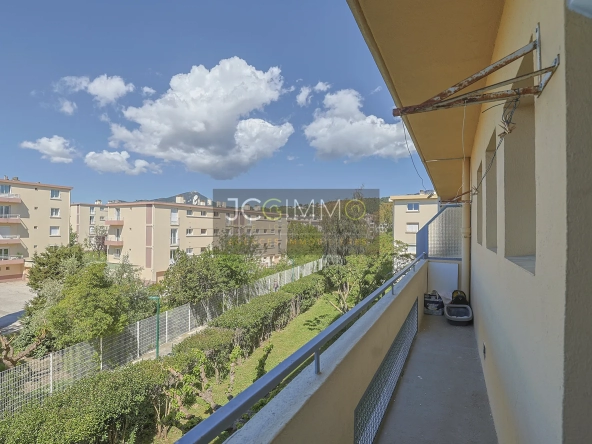 Appartement T3 entièrement rénové - Balcons - Résidence sécurisée - Au calme 