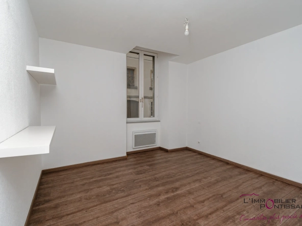 Pontarlier Renovated 3-Room Apartment with Cellar 