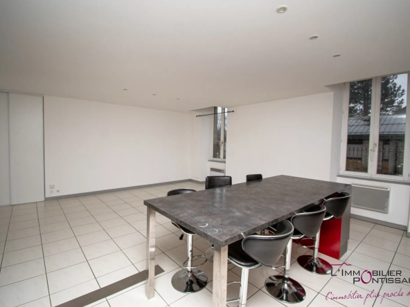 Pontarlier Renovated 3-Room Apartment with Cellar 