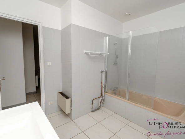 Pontarlier Renovated 3-Room Apartment with Cellar 