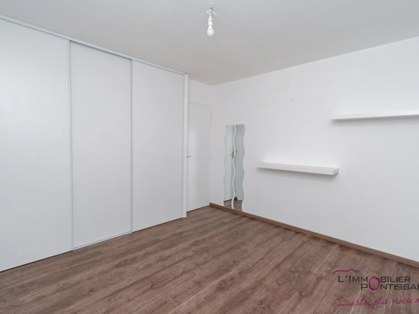 Pontarlier Renovated 3-Room Apartment with Cellar 