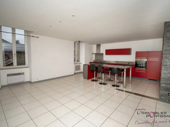 Pontarlier Renovated 3-Room Apartment with Cellar 
