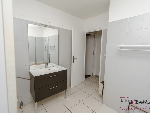 Pontarlier Renovated 3-Room Apartment with Cellar 