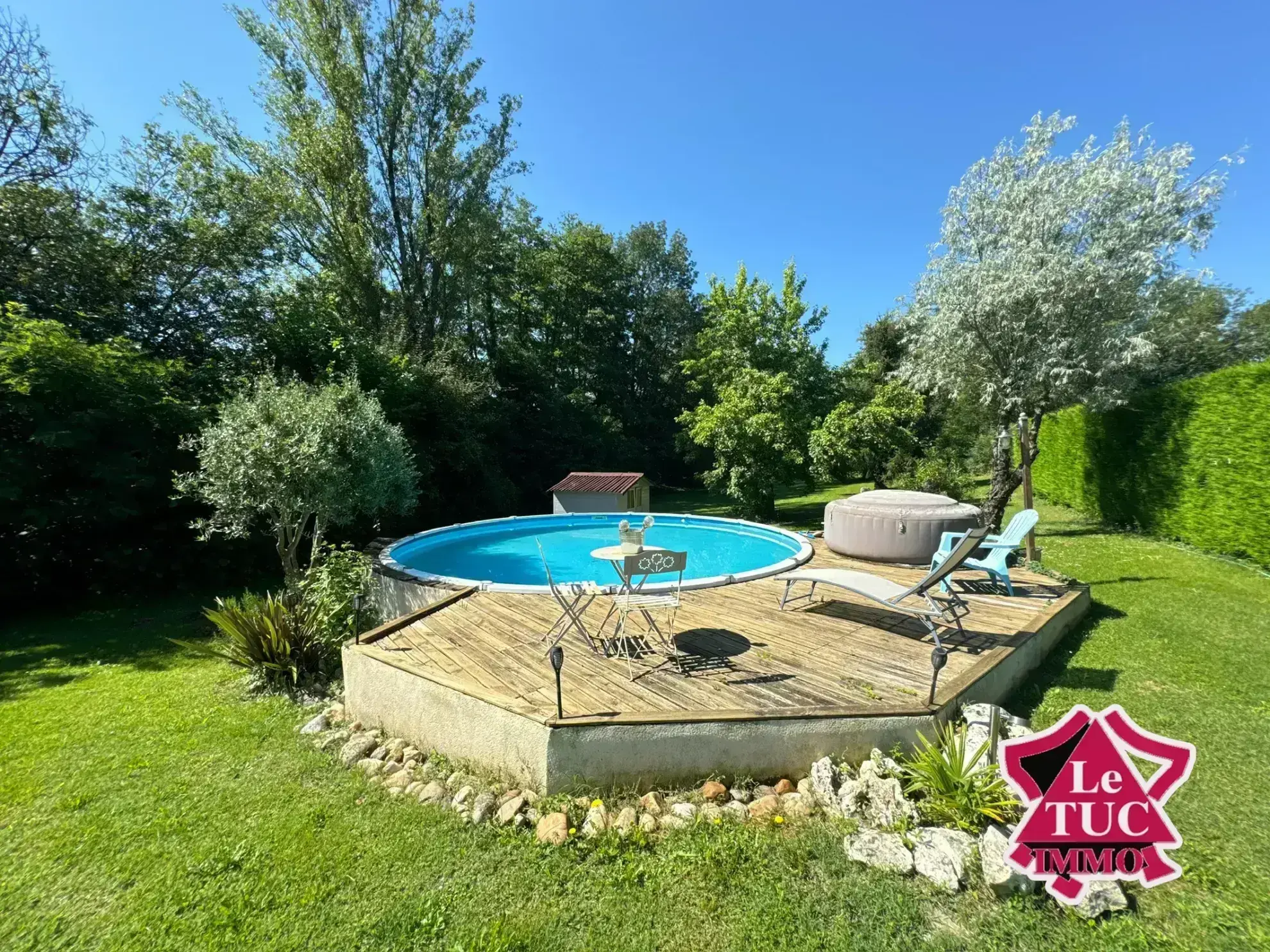 Maison de plain-pied avec piscine et jardin à Villeneuve-sur-Lot 