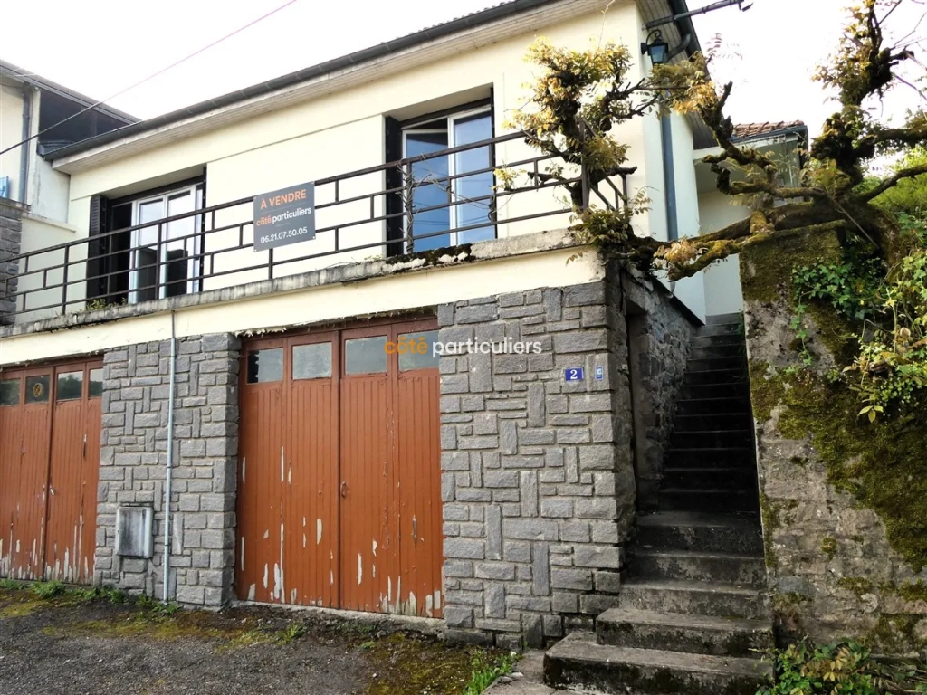 Maison de ville avec jardin et garages à Tulle