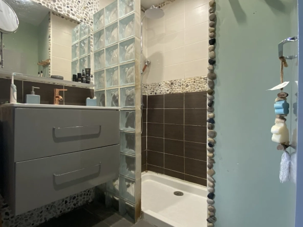 Maison atypique avec 7 chambres à St Laurent de Cerdans 