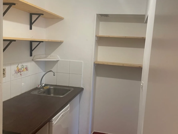 Investment Opportunity: Charming Studio Apartment in Saint-Louis Neighborhood, Versailles 