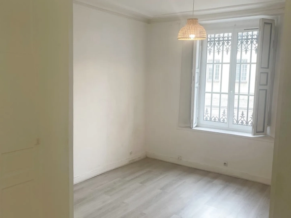 Investment Opportunity: Charming Studio Apartment in Saint-Louis Neighborhood, Versailles 