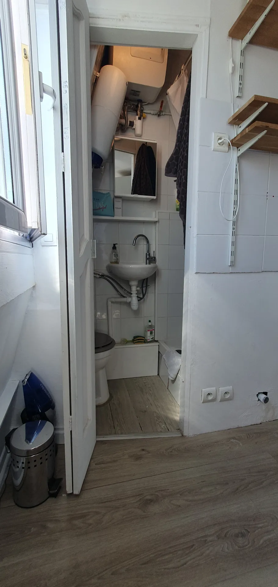Charmante Chambre de Service à Paris 9ème - Vue Dégagee sur les Toits 