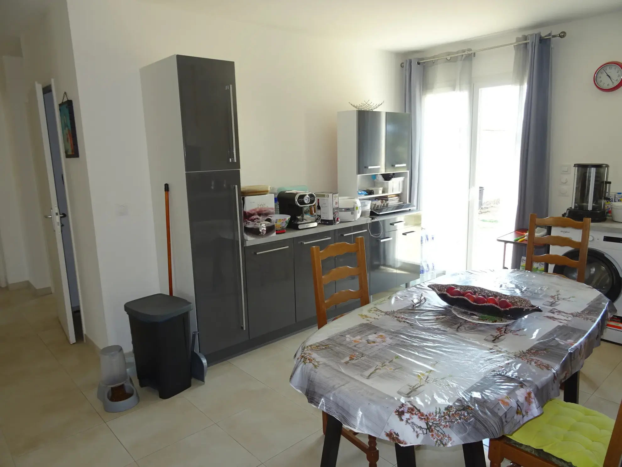 Villa de plain-pied avec garage et dépendance à Puicheric 