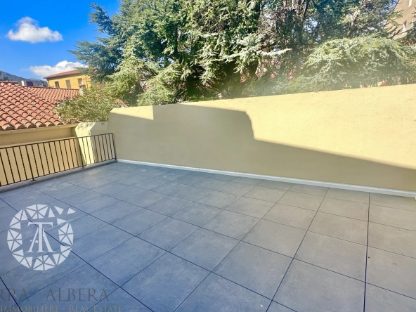 Appartement rénové avec grande terrasse à Port-Vendres 