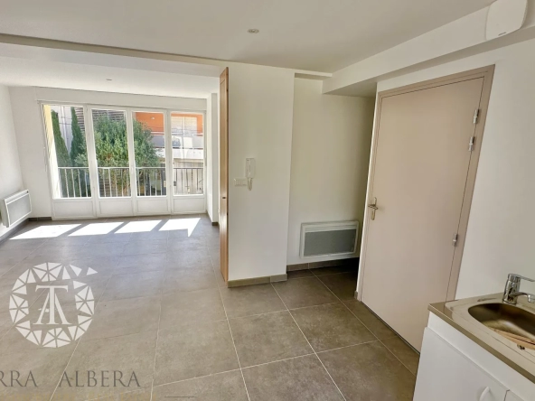 Appartement rénové avec grande terrasse à Port-Vendres 