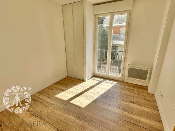 Appartement rénové avec grande terrasse à Port-Vendres 