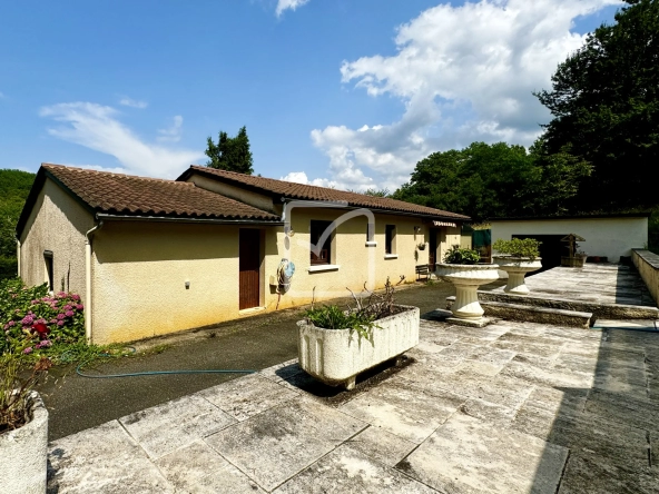 Pavillon de 106m2 avec piscine couverte à Salviac 