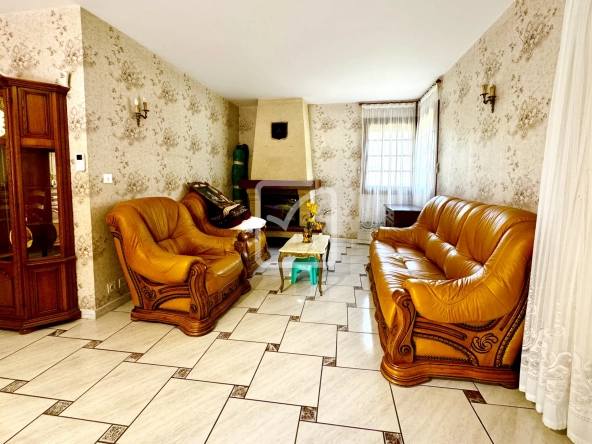 Pavillon de 106m2 avec piscine couverte à Salviac 