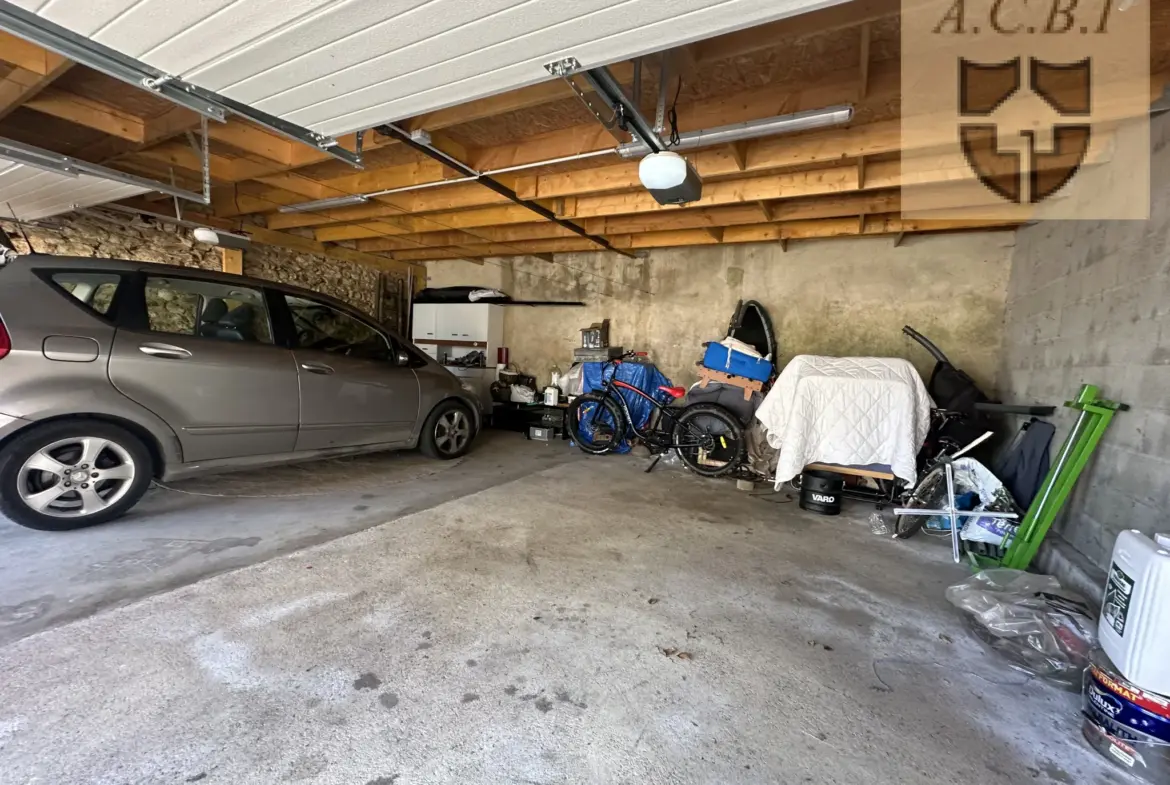 Corps de ferme avec dépendances à Cloyes sur le Loir 