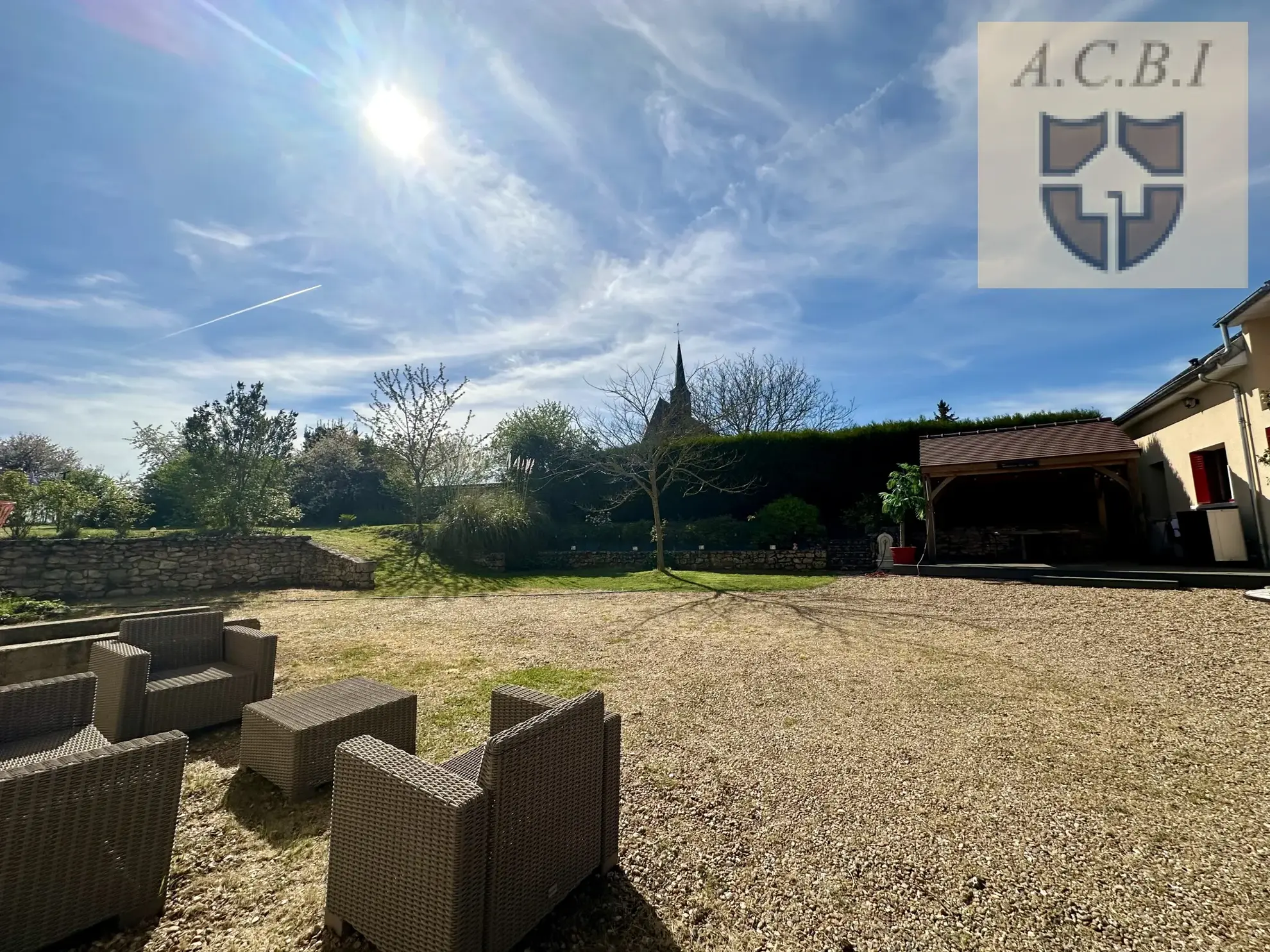 Corps de ferme avec dépendances à Cloyes sur le Loir 