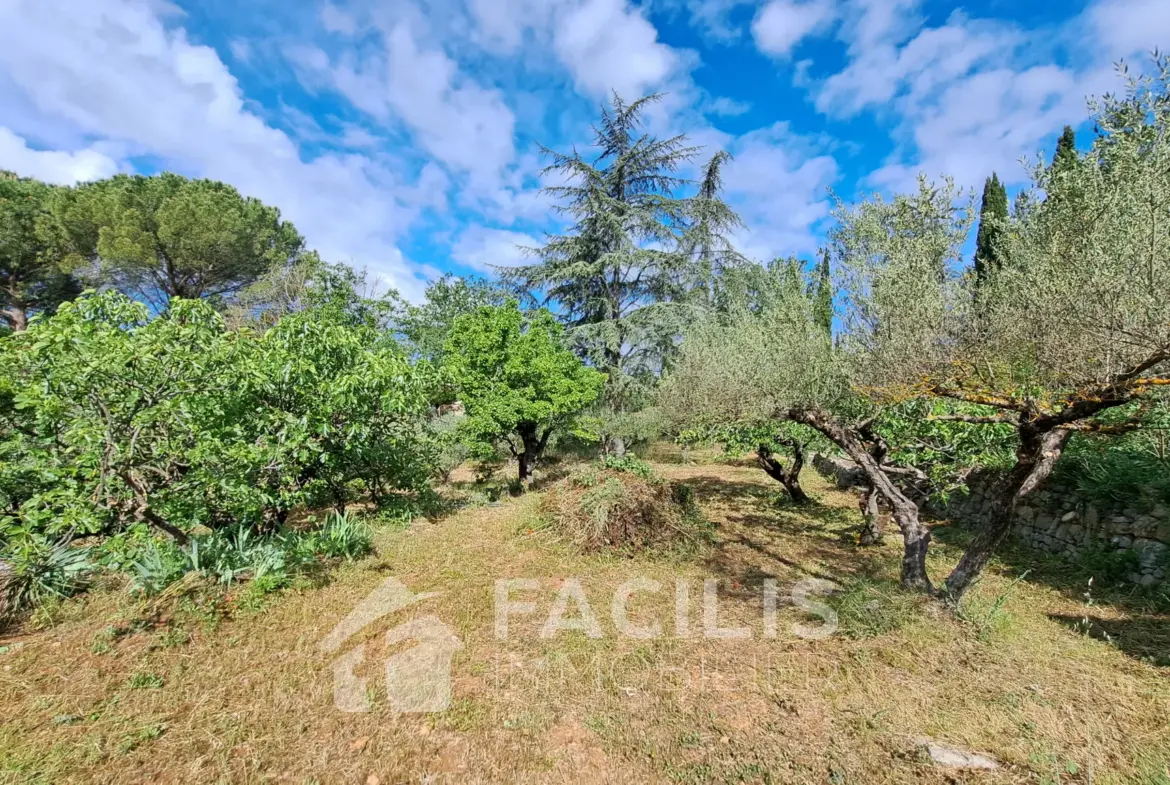 Terrain à bâtir de 855m2 à Lorgues 