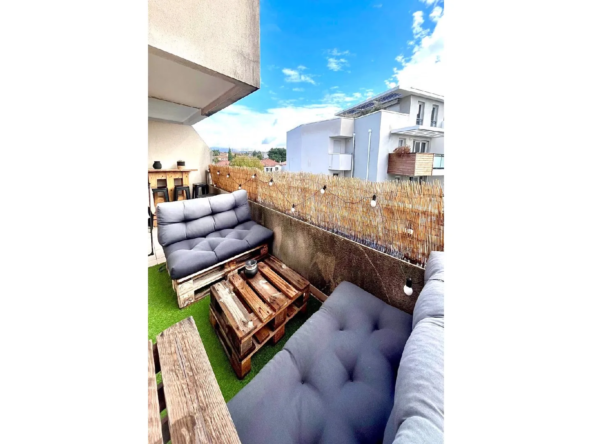 Appartement de Type 2 avec Terrasse et Garage à Gardanne 