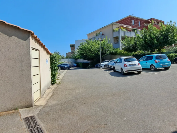 Appartement de Type 2 avec Terrasse et Garage à Gardanne 
