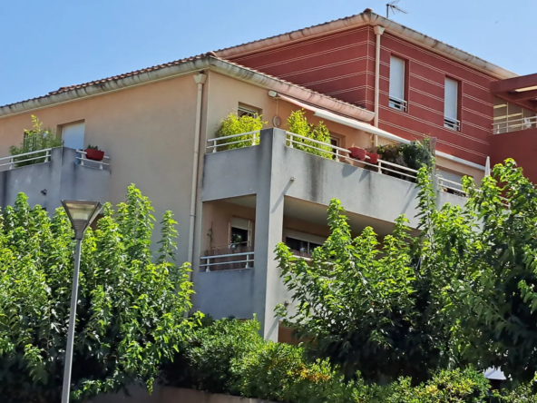 Appartement de Type 2 avec Terrasse et Garage à Gardanne 