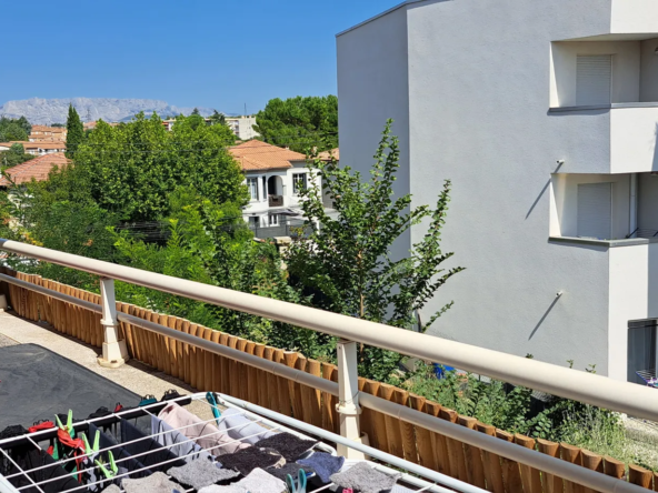 Appartement de Type 2 avec Terrasse et Garage à Gardanne 