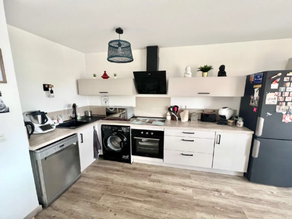 Appartement de Type 2 avec Terrasse et Garage à Gardanne 