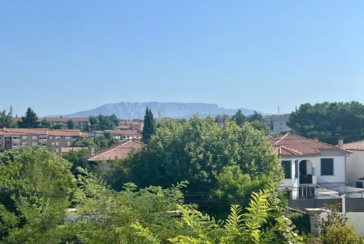 Appartement de Type 2 avec Terrasse et Garage à Gardanne 