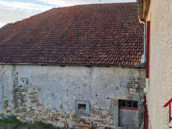 Maison de Caractère à Rénover à Velles 