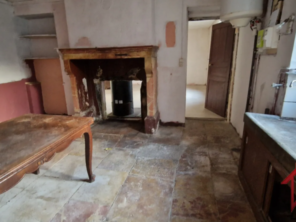 Maison de Caractère à Rénover à Velles 