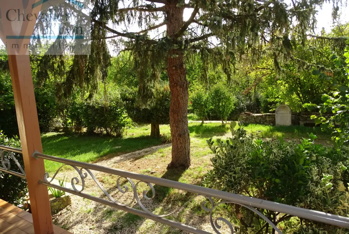 Maison de Village à LEZINNES avec jardin et hangar 