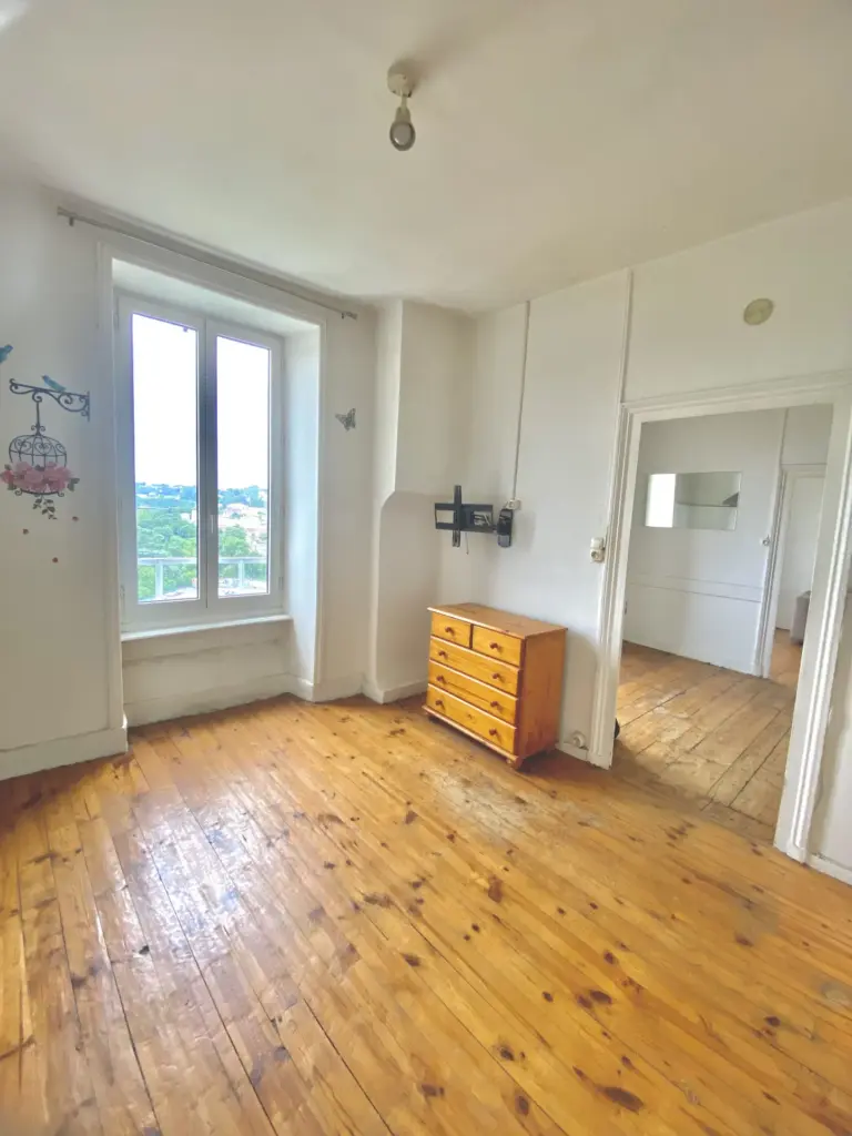 Appartement lumineux avec vue à Annonay