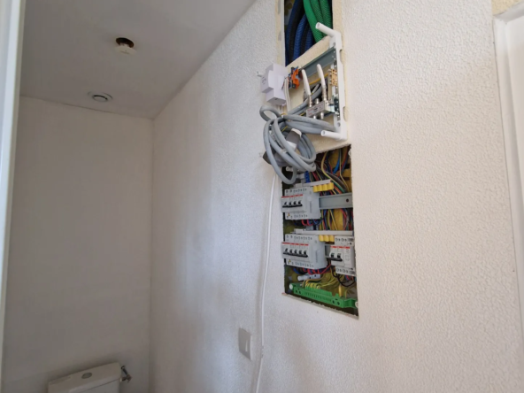 Immeuble à Trun avec Local Commercial et Appartements à Rénover 