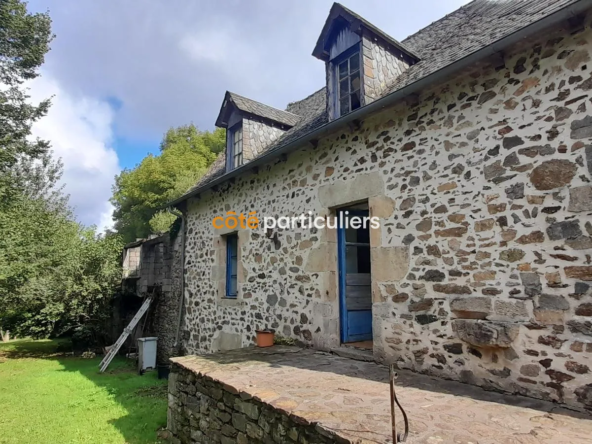 Maison de pays à Laguenne : charme et potentiel de rénovation 