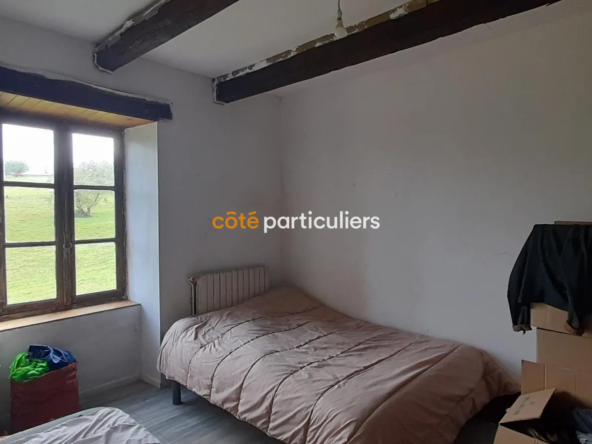 Maison de pays à Laguenne : charme et potentiel de rénovation 