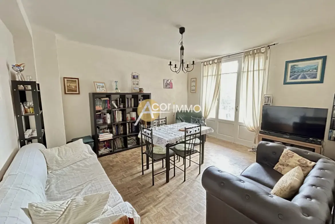 Appartement T5 - 4 chambres - 95m2 - Travaux à prévoir - La Seyne-sur-Mer 
