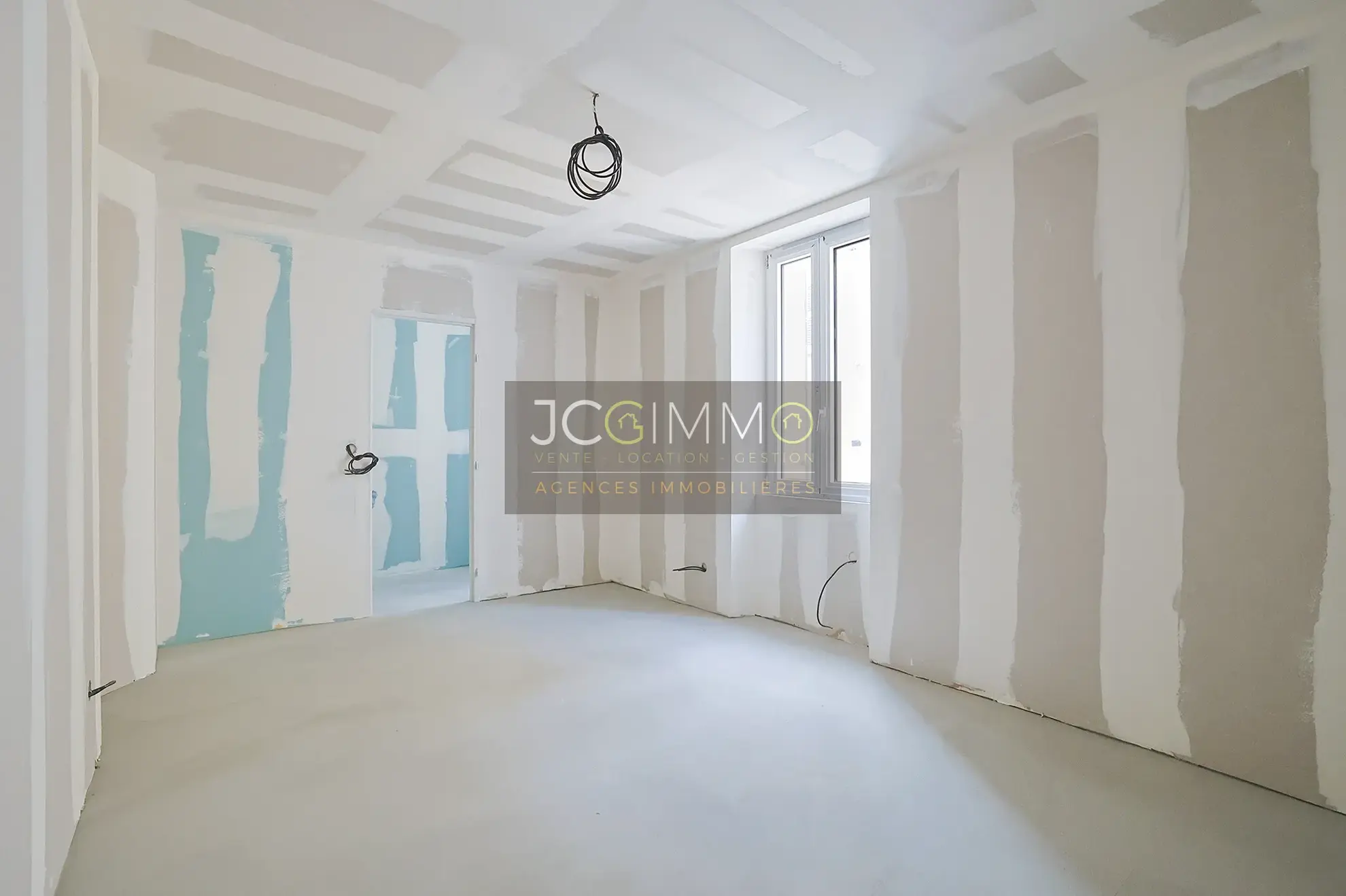 Appartement T3 à Sollies Pont, 82,99 m2 à rénover 