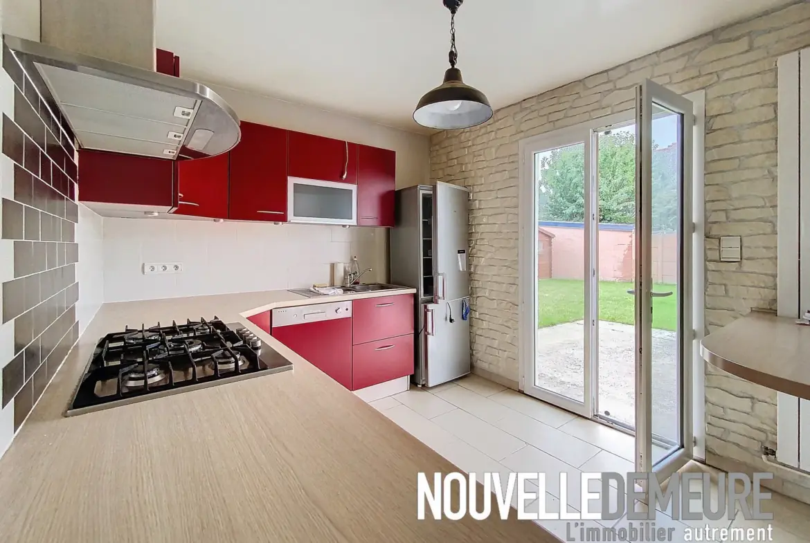 À vendre : Maison de 95 m² à Hirel avec jardin et terrasse 