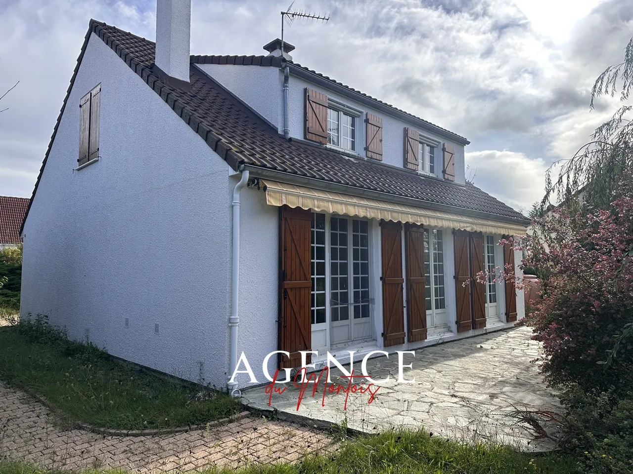 À vendre : Pavillon à Bray sur Seine - 4 chambres, jardin de 901 m² 