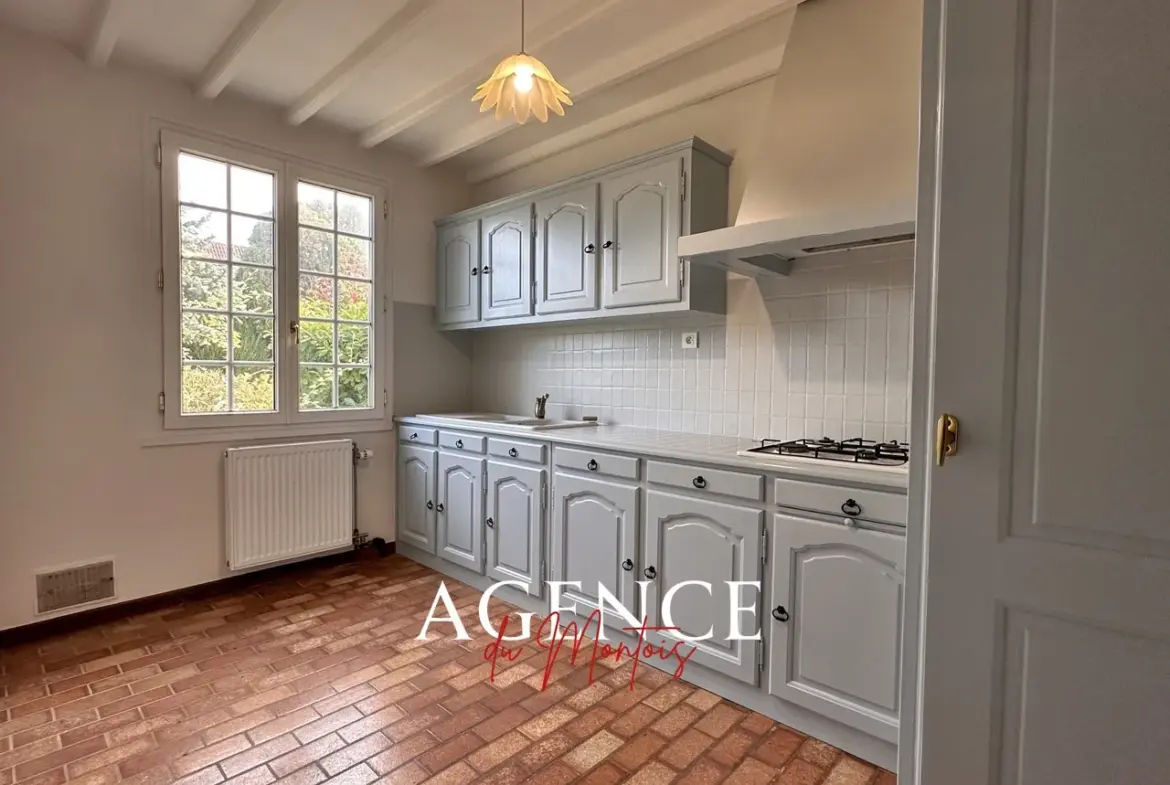 À vendre : Pavillon à Bray sur Seine - 4 chambres, jardin de 901 m² 