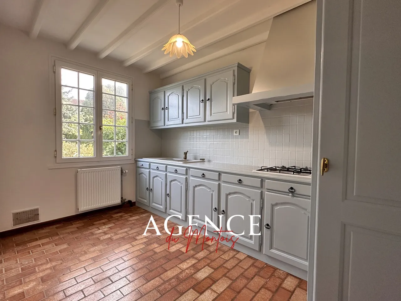 À vendre : Pavillon à Bray sur Seine - 4 chambres, jardin de 901 m² 