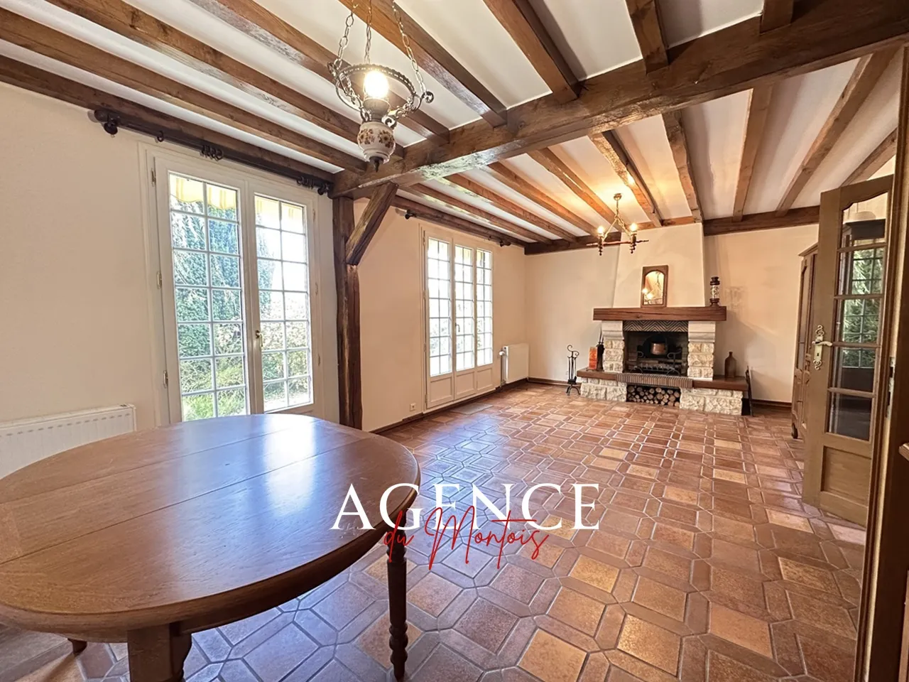 À vendre : Pavillon à Bray sur Seine - 4 chambres, jardin de 901 m² 