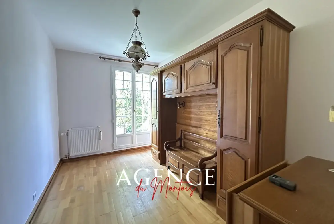 À vendre : Pavillon à Bray sur Seine - 4 chambres, jardin de 901 m² 