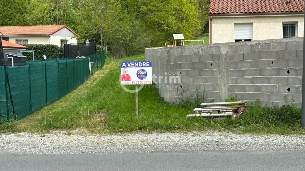 Terrain à bâtir de 1 100 m² à Bulhon - 55 000 €