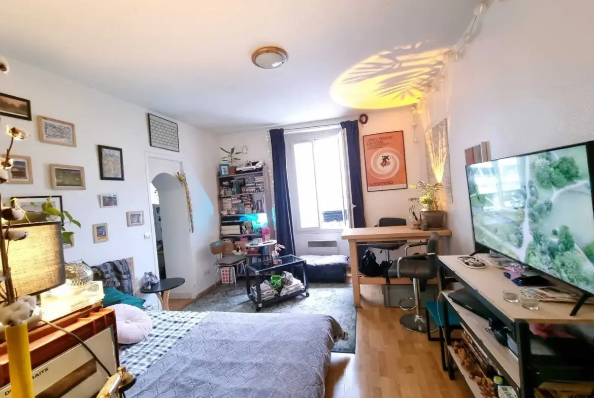 Joli studio lumineux à vendre à Paris - 23,87 m² vendu loué 