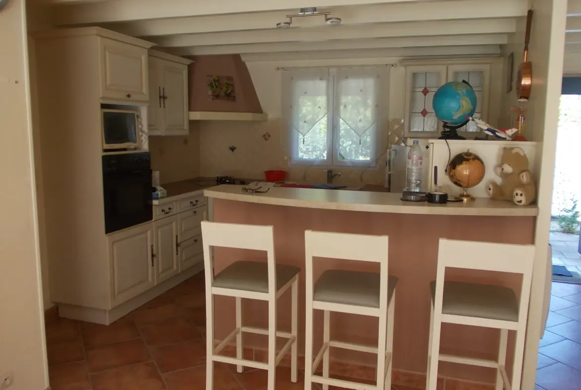 Maison contemporaine avec garage et piscine à vendre à Matha 