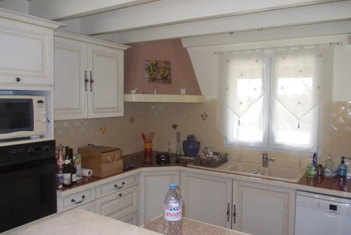Maison contemporaine avec garage et piscine à vendre à Matha 